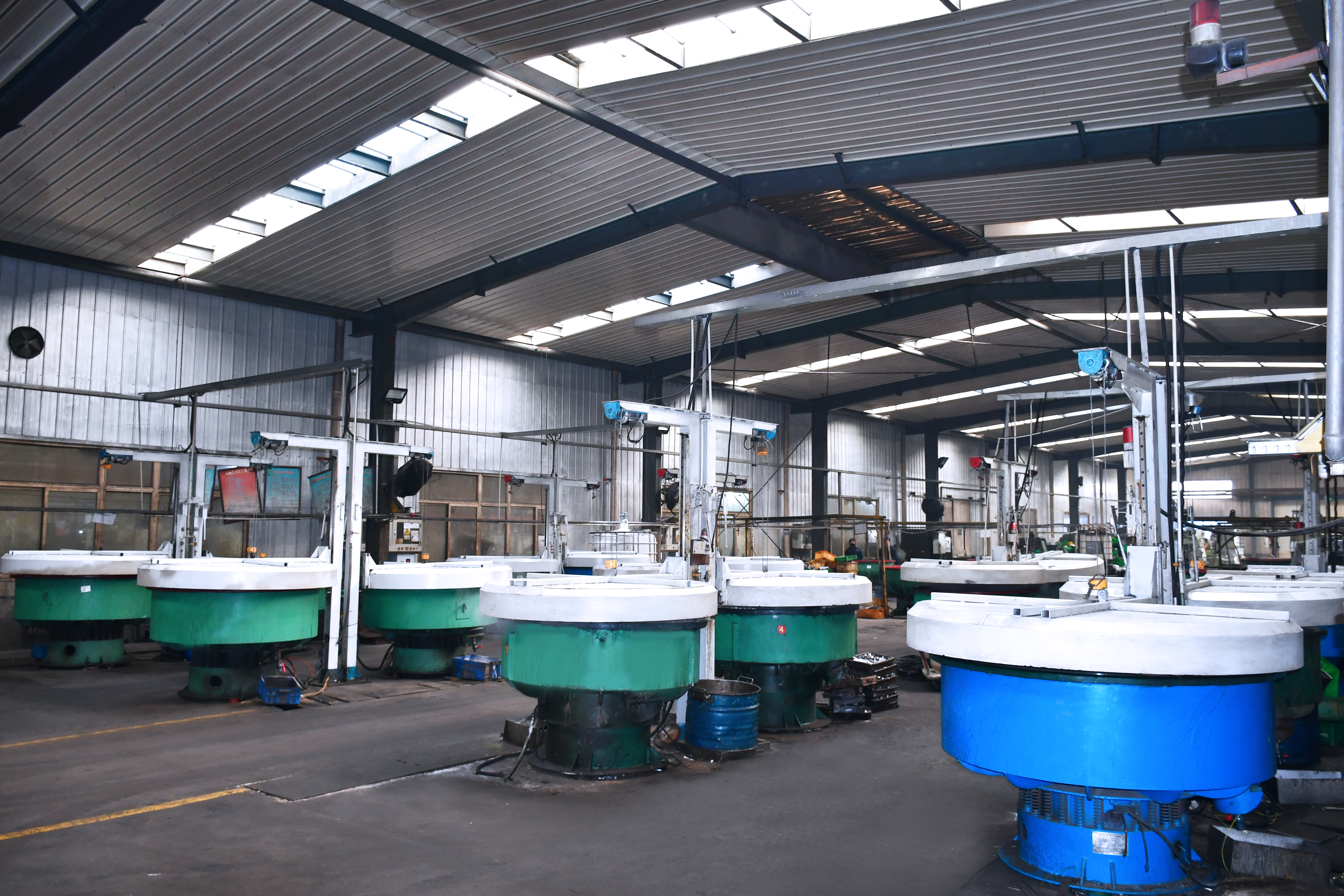 Vibration grinding equipment